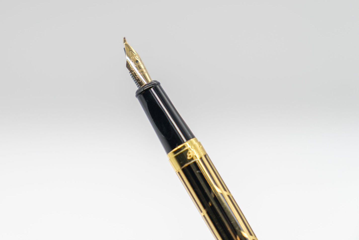 Gold and Black Fountain Pen - Vintage Metal Calligraphy Refillable for Office and Gifts