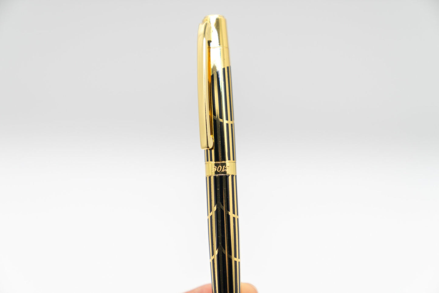 Gold and Black Fountain Pen - Vintage Metal Calligraphy Refillable for Office and Gifts
