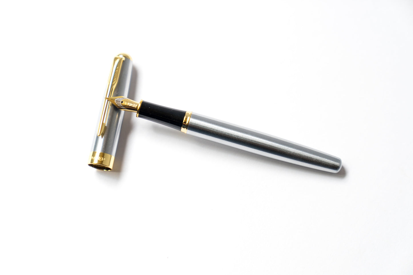 Elegant Stainless Steel Fountain Pen - Refillable Calligraphy Pen with Vintage Design