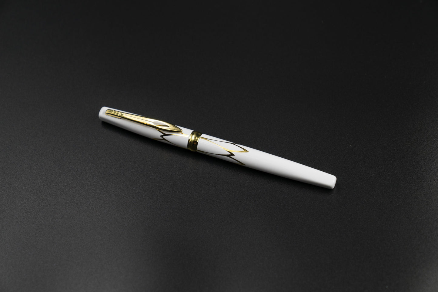 Elegant White Gold Metal Fountain Pen - Refillable Calligraphy Pen for Drawing Letter Writing