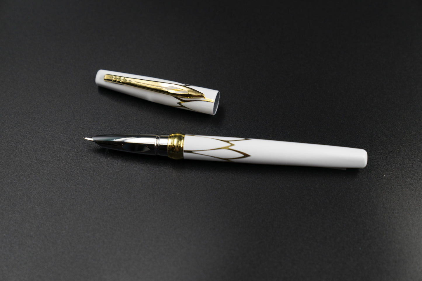Elegant White Gold Metal Fountain Pen - Refillable Calligraphy Pen for Drawing Letter Writing