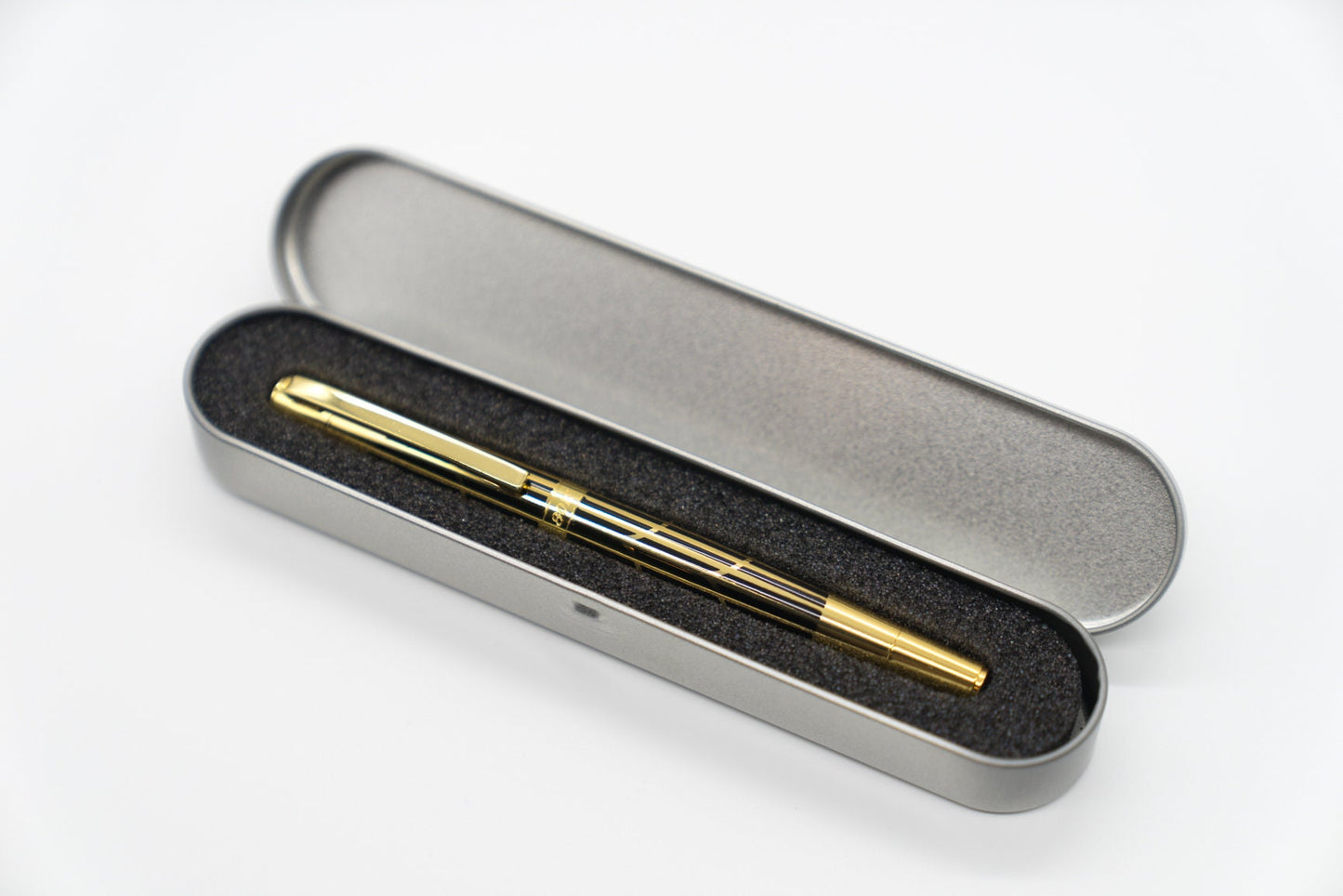 Gold and Black Fountain Pen - Vintage Metal Calligraphy Refillable for Office and Gifts