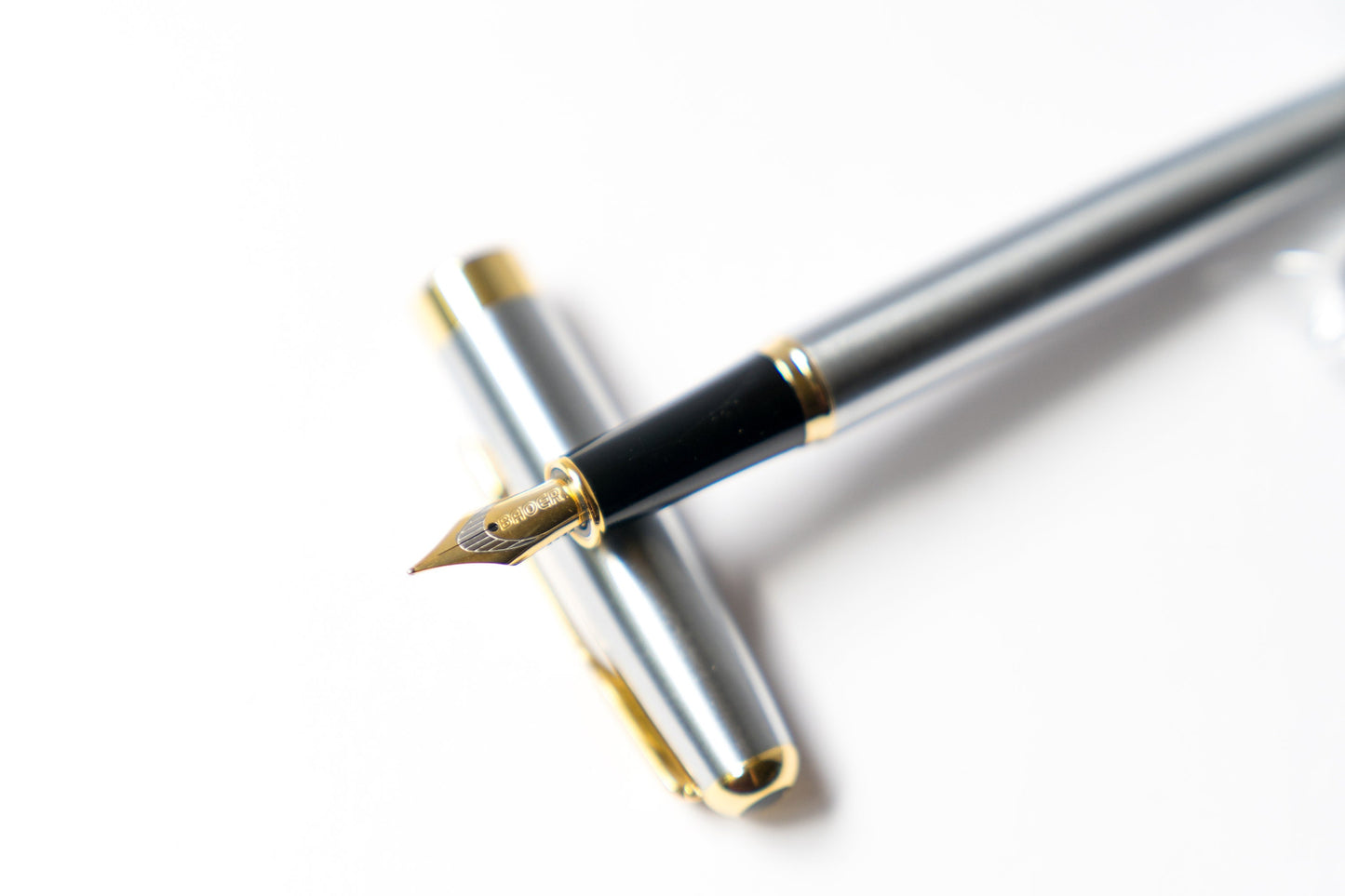 Elegant Stainless Steel Fountain Pen - Refillable Calligraphy Pen with Vintage Design