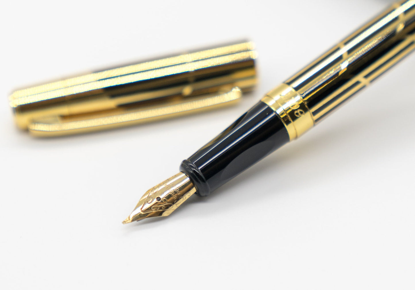 Gold and Black Fountain Pen - Vintage Metal Calligraphy Refillable for Office and Gifts