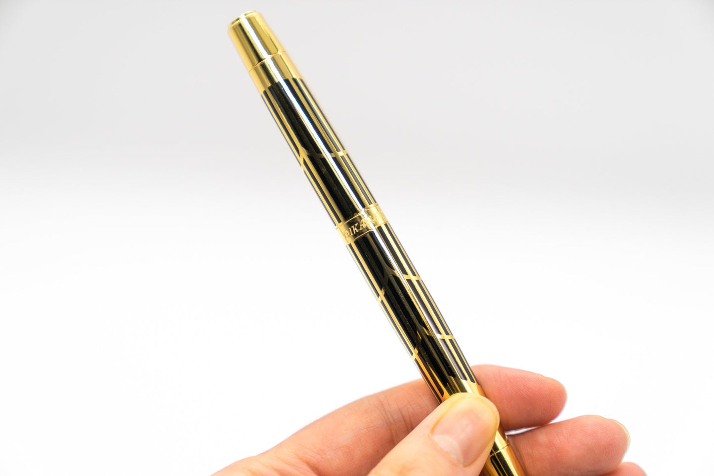 Gold and Black Fountain Pen - Vintage Metal Calligraphy Refillable for Office and Gifts