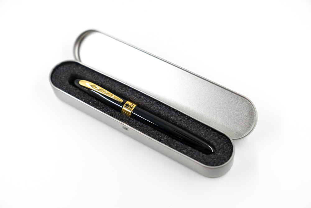 Black Fountain Pen - Elegant Gold Accents 007 Style