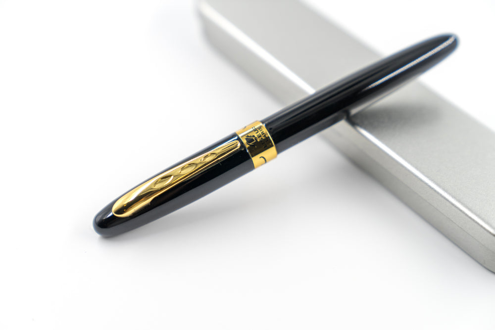Black Fountain Pen - Elegant Gold Accents 007 Style