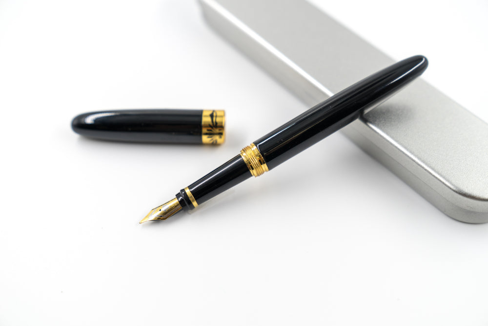 Black Fountain Pen - Elegant Gold Accents 007 Style