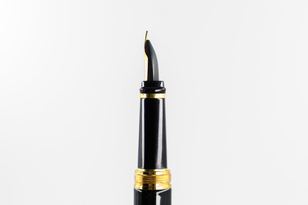 Black Fountain Pen - Elegant Gold Accents 007 Style
