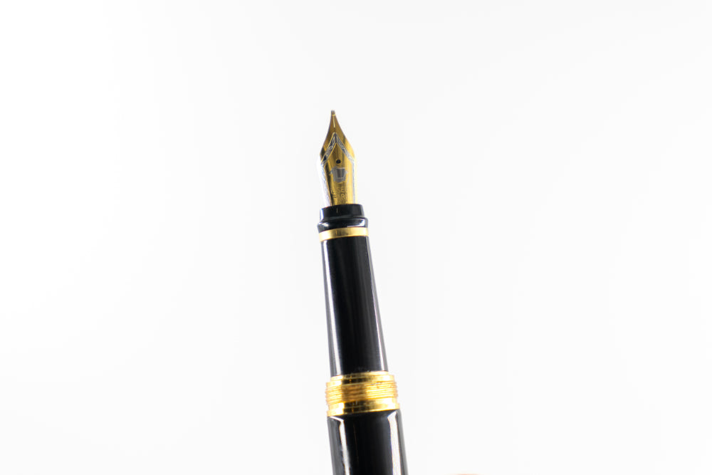 Black Fountain Pen - Elegant Gold Accents 007 Style
